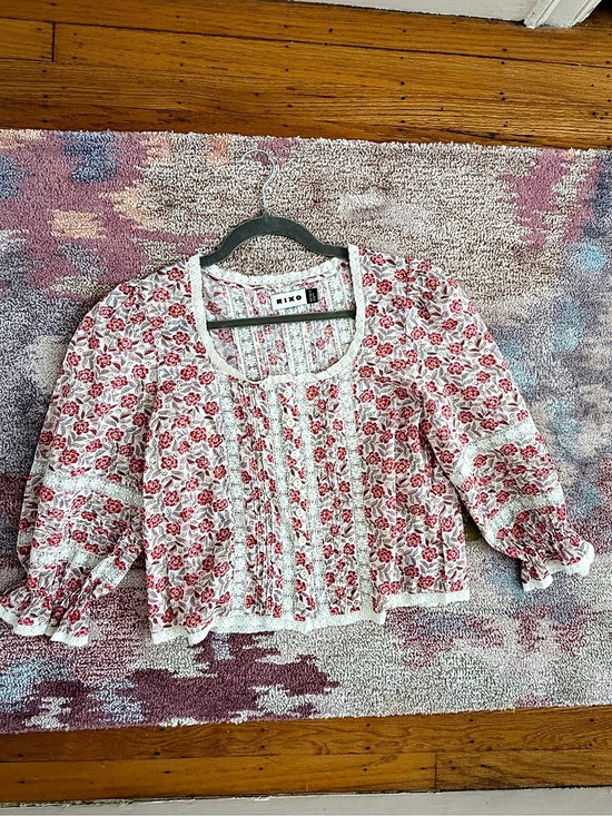 RIXO Tops - RIXO Erika Blouse Floral Blouse White & Red XS Like New